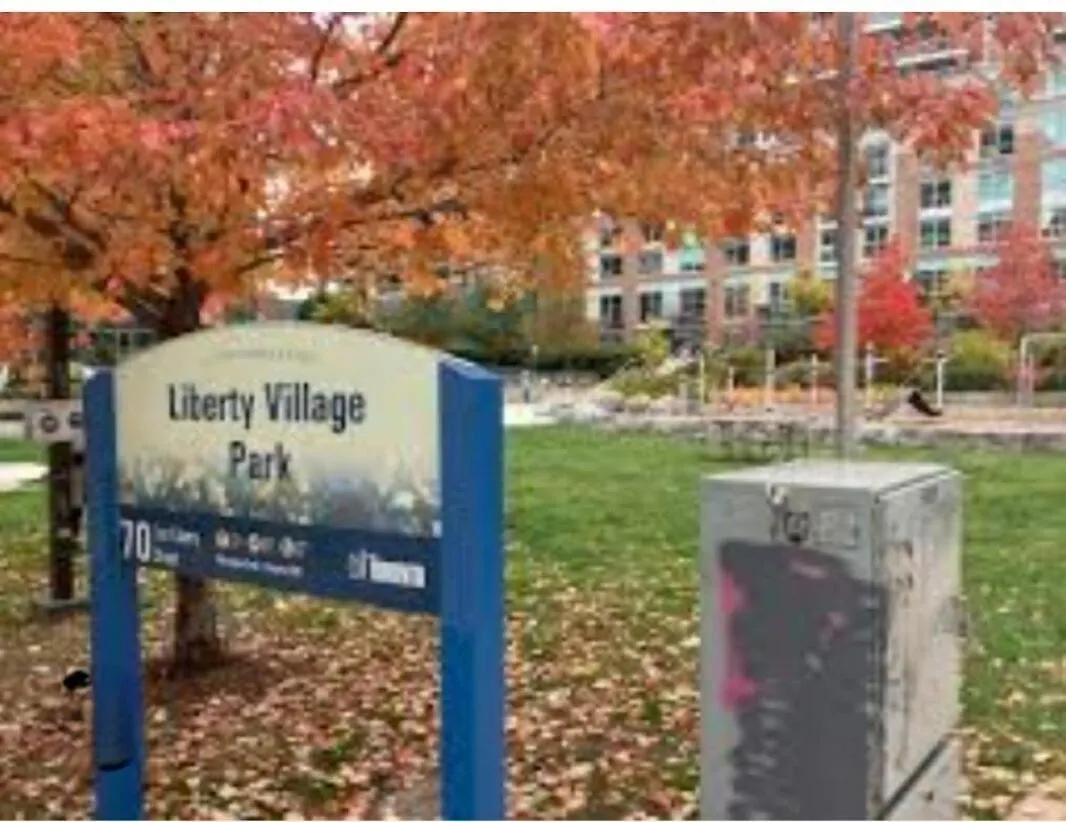 Downtown Spacious Lakeview 2 Beds Salt Water Pool Gym Free Parking Toronto Canada