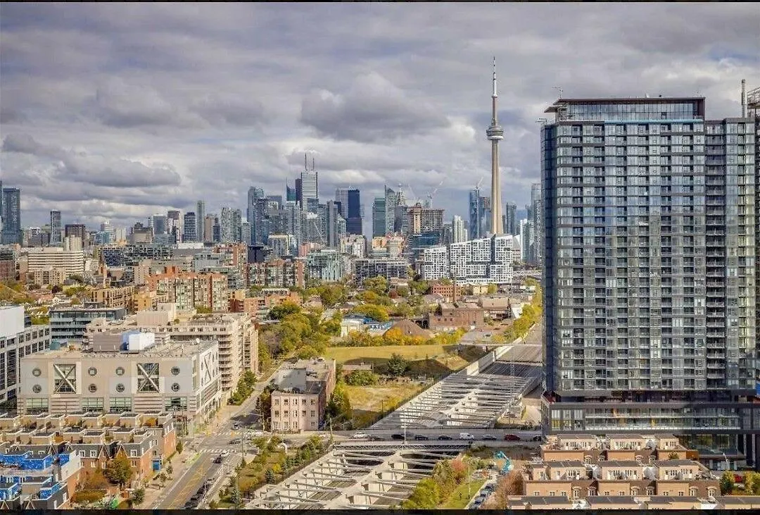 Downtown Spacious Lakeview 2 Beds Salt Water Pool Gym Free Parking Toronto Canada